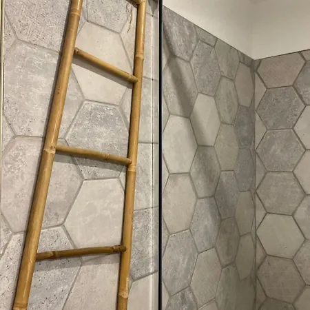 Vue Exceptionnelle Sur La Corniche *