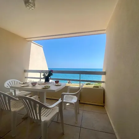 Vue Exceptionnelle Sur La Corniche