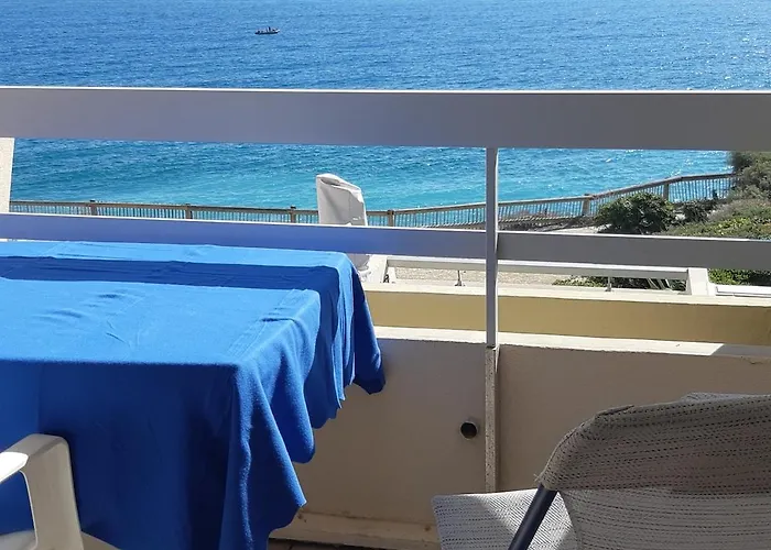 Vue Exceptionnelle Sur La Corniche