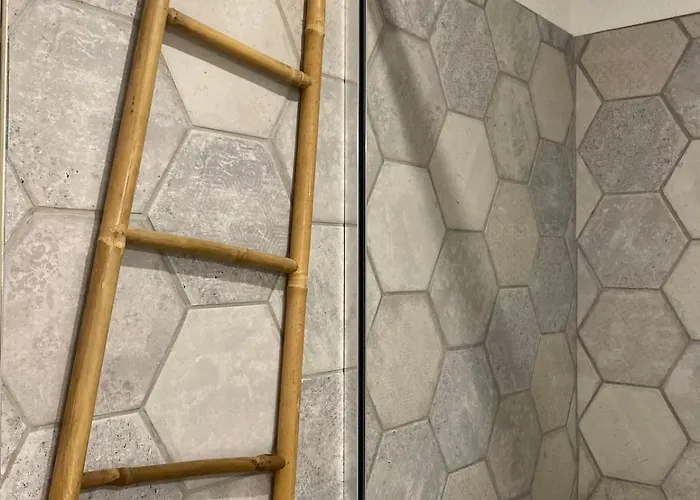 Vue Exceptionnelle Sur La Corniche *