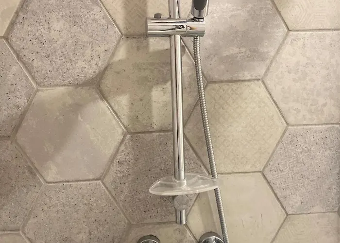 Vue Exceptionnelle Sur La Corniche *